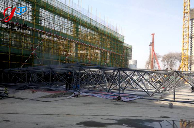 西航二校辦公樓，食堂及活動中心屋面網(wǎng)架工程