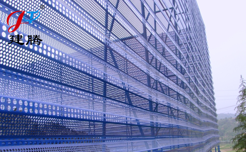 建騰防風(fēng)抑塵墻的性能、特點(diǎn)、實(shí)際用途